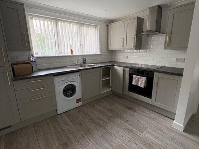 Barrhead, Glasgow G78, 2 bed flat to rent, £950 pcm | PrimeLocation