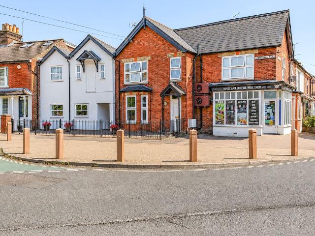 Barrington Road, Horsham RH13, 1 bed flat to rent, £1,200 pcm | PrimeLocation