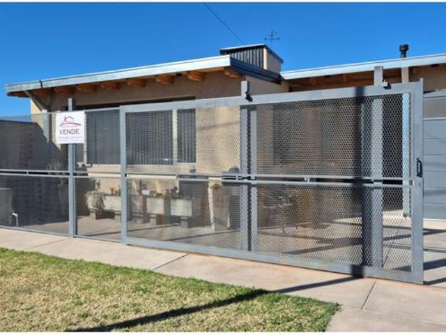 Casa moderna y luminosa con cochera y dos baños