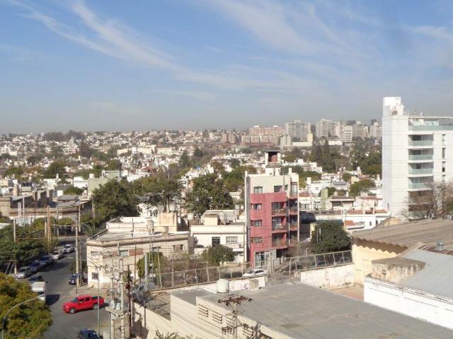 Barrio General Paz Depto. Externo de Categoría de 1 Dormitorio, con Balcón y Terraza c/2 Asadores