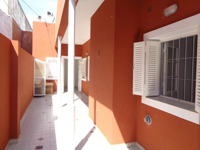 Barrio San Martín Departamento de 2 Dormitorios, Amplio y Luminoso con Cocina Equipada, Lavadero y Patio Amplio de Uso Exclusivo