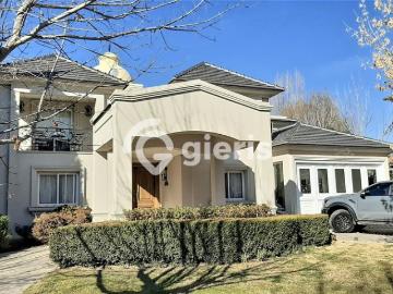 Barrio Pueyrredón. Casa en Alquiler