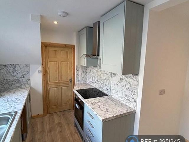 Barrie Road, Hereford, HR4 3 bed terraced house to rent £1,275 pcm £294 pw