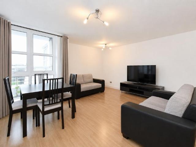 Barrier Point Road, London E16 2 bed apartment to rent £2,500 pcm £577 pw