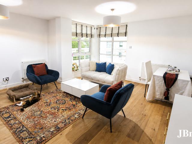 Barrier Point Road, London, E16 — £2,300 pcm