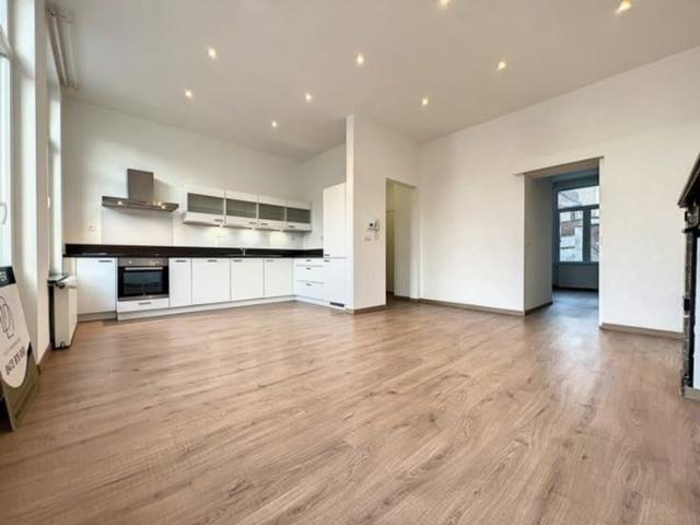 BARRIERE ST GILLES METRO HORTA 1ROOM AVAILABLE 01/08