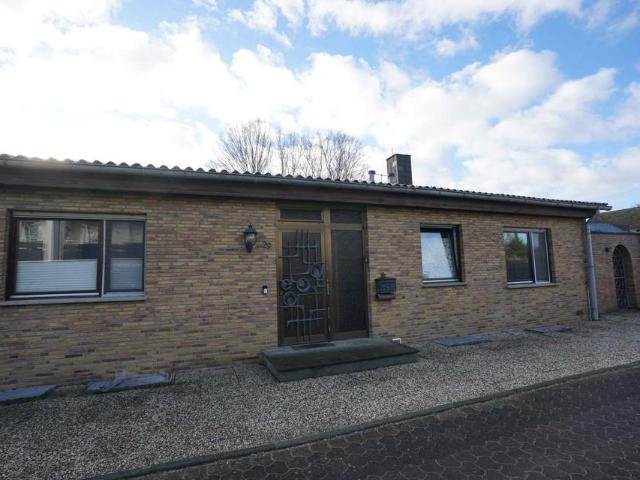 Barrierearmes Einfamilienhaus mit großem Garten & Garage
