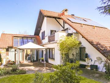 Barrierearmes Einfamilienhaus mit separater Einliegerwohnung und Wintergarten in EuerbachOT