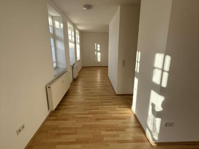 Barrierefrei * 30 Meter vom Linggplatz * Aufzug * EBK
