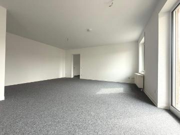 BARRIEREFREI SENIOR LIVING 2 Raum mit groÃem Balkon