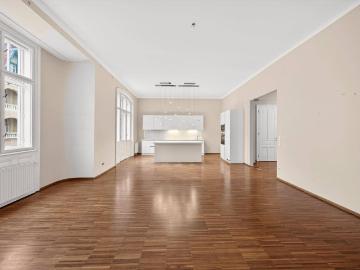 Altbaucharme & Großzügigkeit – Wohnung auf einer Ebene in Döbling