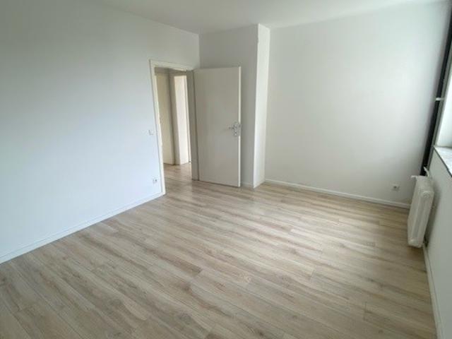 Barrierefrei Wohnen in Krefeld Benrad große 2 Zimmerwohnung mit neuem Bad und Laminatboden