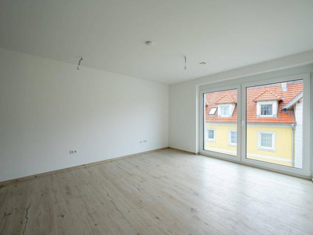 Barrierefreie, helle 2 Zimmer Wohnung inkl. 2 Garagenplätzen!