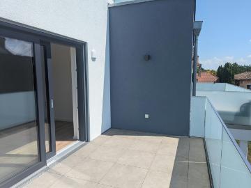 Barrierefreie Wohnung mit Aufzug und großem Balkon im Straubinger Westen !