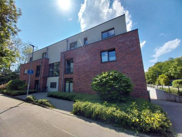 Barrierefreie Wohnung mit Garten und Garage