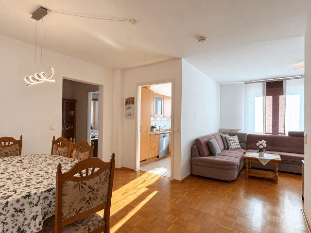 BARRIEREFREIE ZENTRUMSNAHE 4 ZIMMERWOHNUNG MIT BALKON, AUFZUG UND ABESTELLRAUM