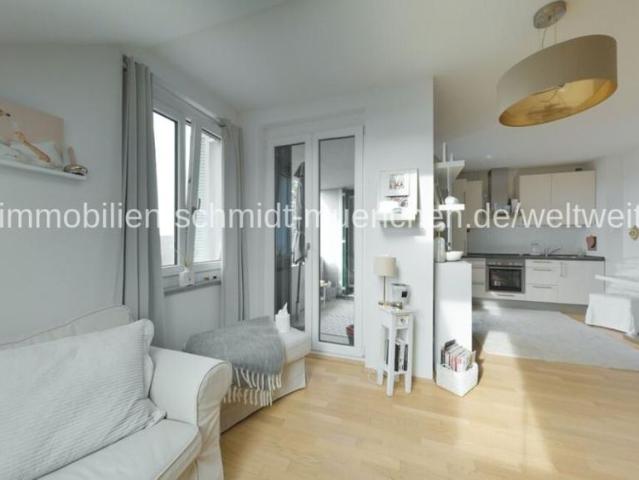 Moderne Dachgeschosswohnung mit Lift, Westloggia, TG Stellplatz & Fernblick in Haar