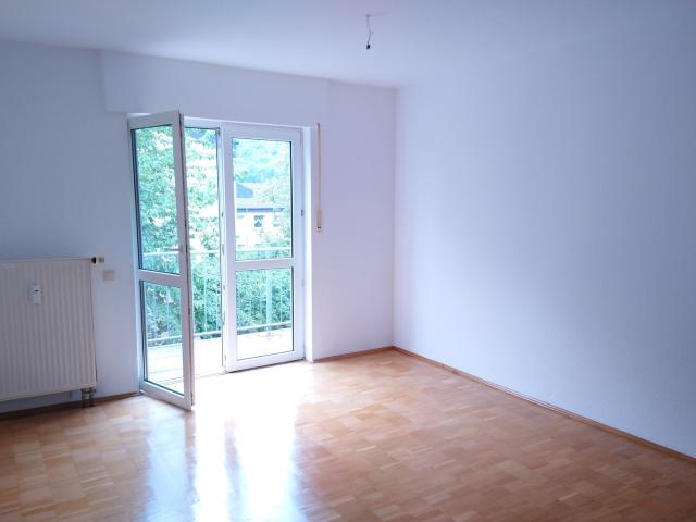 Barrierefreie 2.5 Zimmer Wohnung mit TG Platz und kleinem Balkon