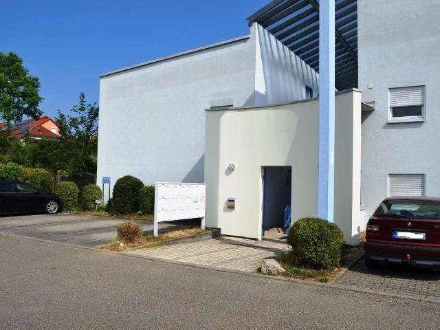 Barrierefreie 2 Zimmer EG Wohnung mit Garten und Garage