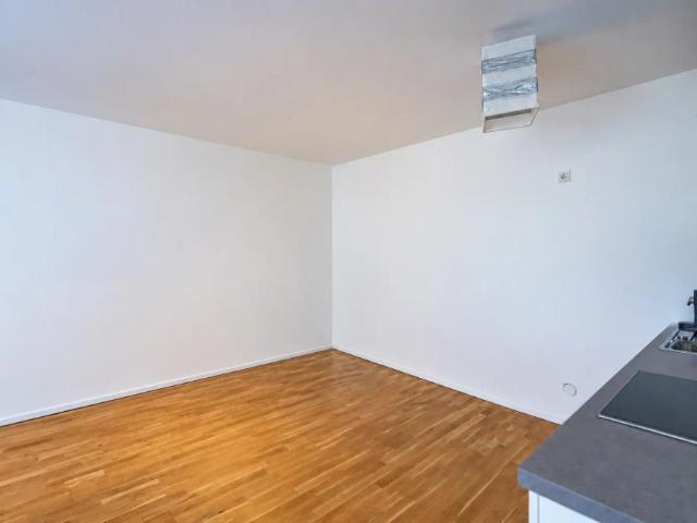 — * Barrierefreie 2 Zimmer Wohnung mit großer Loggia !