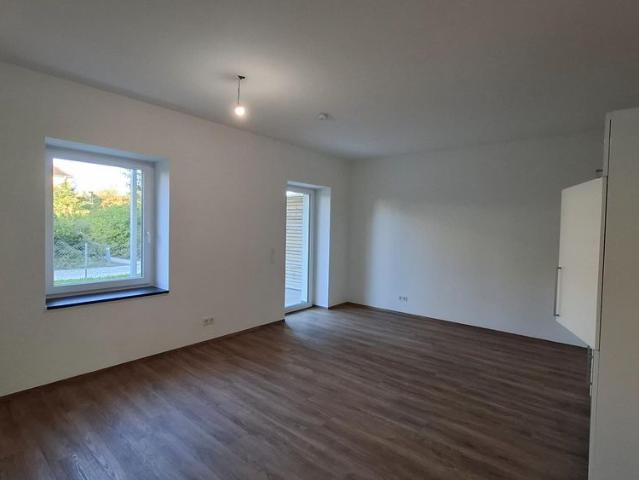 Barrierefreie 3 Zimmer Wohnung mit kleinem Garten und Einbauküche in Wels/Lichtenegg zu vermieten