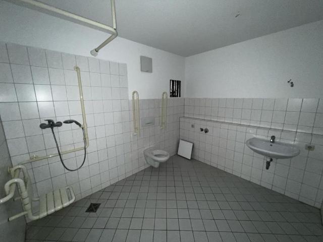 Barrierefreies Wohnen mit Aufzug im Zentrum von Weida! 3 Raum EG Wohnung mit Balkon!