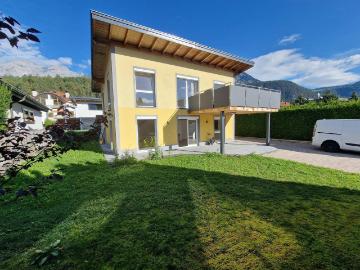Haus zum Verkauf in 6410 - Parkplatz