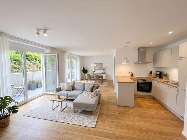 Barrierefreies Neubau Apartment direkt im Grünen: 2 Raum Wohnung mit Terrasse und Einbauküche!