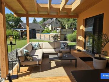 Neuwertiger Bungalow mit XL Garten und Pool in Ruhelage