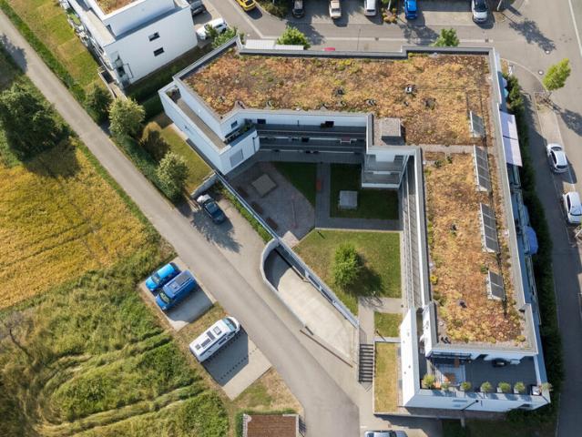 Barrierefreier Erstbezug: Neuwertige Wohnung mit zwei Terrassen, Einbauküche und Feldblick