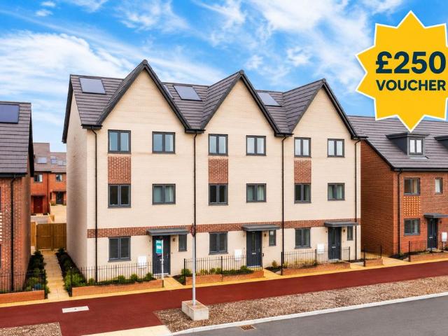 Barrosa Way, Whitehouse, MK8 4 bed house to rent £2,150 pcm £496 pw