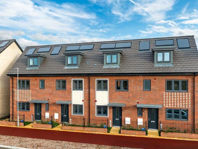 Barrosa Way, Whitehouse, MK8 3 bed terraced house to rent £1,725 pcm £398 pw