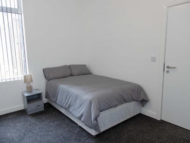 Barrow in Furness, Cumbria, LA14 6 bed terraced house to rent £607 pcm £140 pw