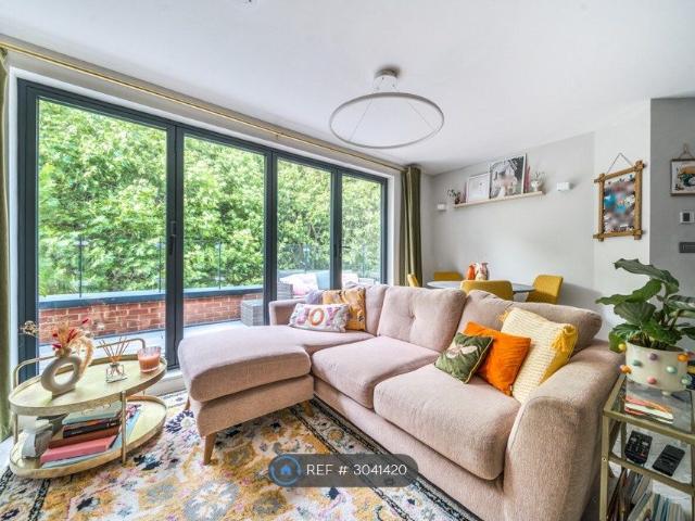 Barrowgate Road, London W4, 2 bed flat to rent, £3,000 pcm | PrimeLocation