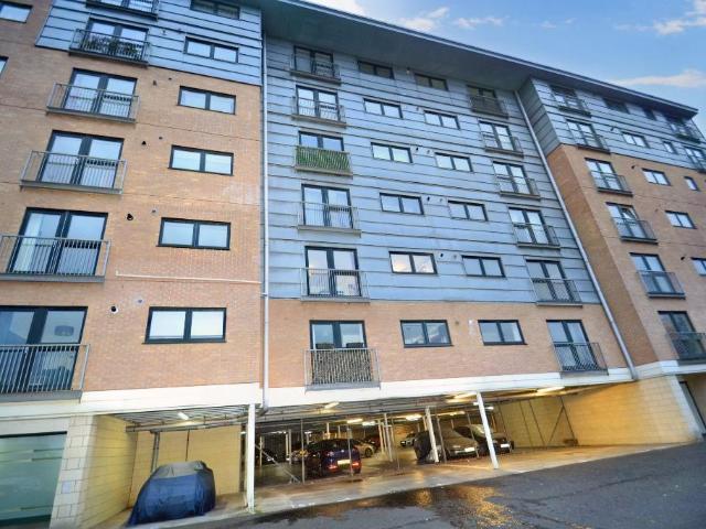 Barrland Court, Glasgow, G41 1AL, United Kingdom | 2 bed apartment for rent #112244455 | Rentberry