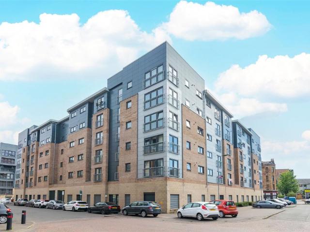 Barrland Street, Glasgow, Glasgow City 2 bed apartment to rent £1,395 pcm £322 pw