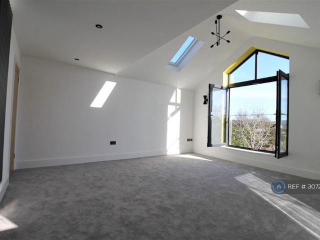 Barrs Court, Bristol, BS30 2 bed flat to rent £1,475 pcm £340 pw