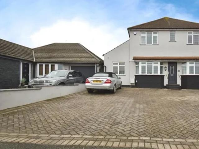 Barry Avenue, London, DA7 5LJ, United Kingdom | Room for rent #140658267 | Rentberry