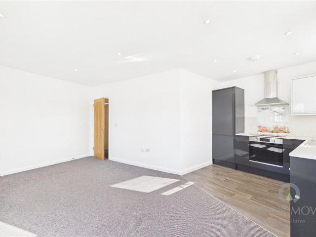 Barry Road, Northampton NN1 2 bed flat to rent £1,100 pcm £254 pw