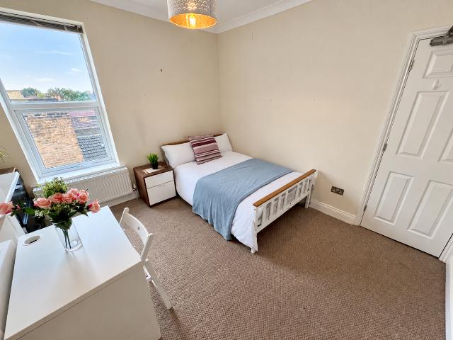 Barry Road, East Dulwich SE22, 4 bed shared accommodation to rent, £866 pcm | PrimeLocation