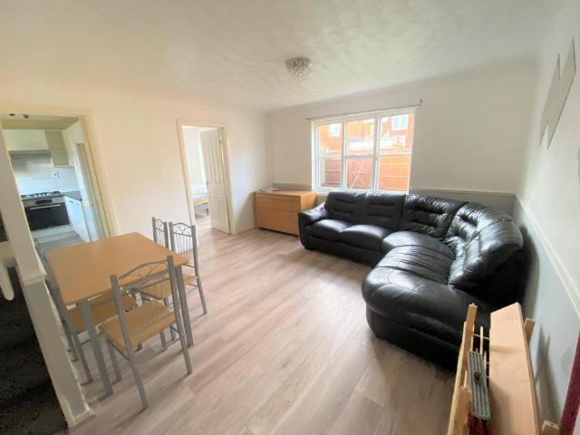 Barry Road, London, E6 3 bed terraced house to rent £2,400 pcm £554 pw