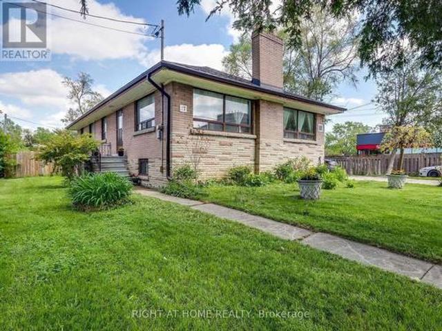 Bast 17 Bryant Street, Toronto, ON, M3H 4Z8 house for lease | Listing ID C13832 | Royal LePage