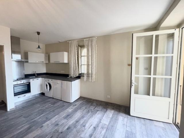 BASTIA Citadelle Appartement F2 vide avec parking privatif