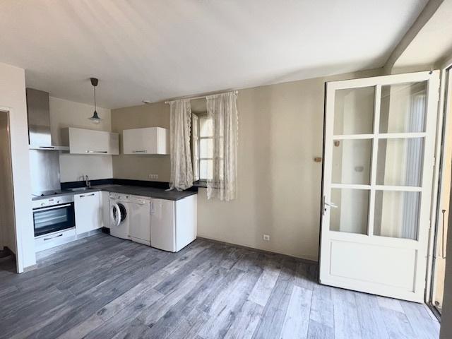 BASTIA Citadelle Appartement F2 vide avec parking privatif