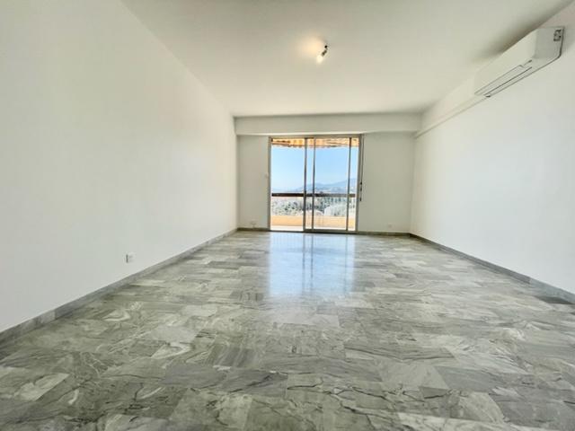 Bastia Nord Appartement F3 loué vide avec terrasse vue mer