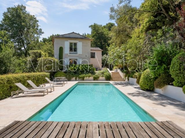 Bastide avec vues panoramiques, à deux pas du village