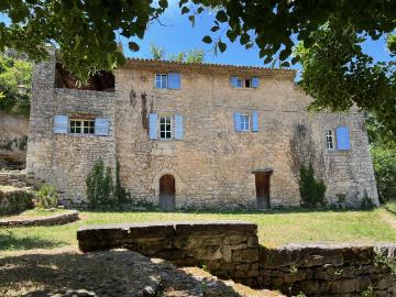 Bastide à vendre à Sivergues dans le Luberon avec 350 chênes. 350m² Bonnieux