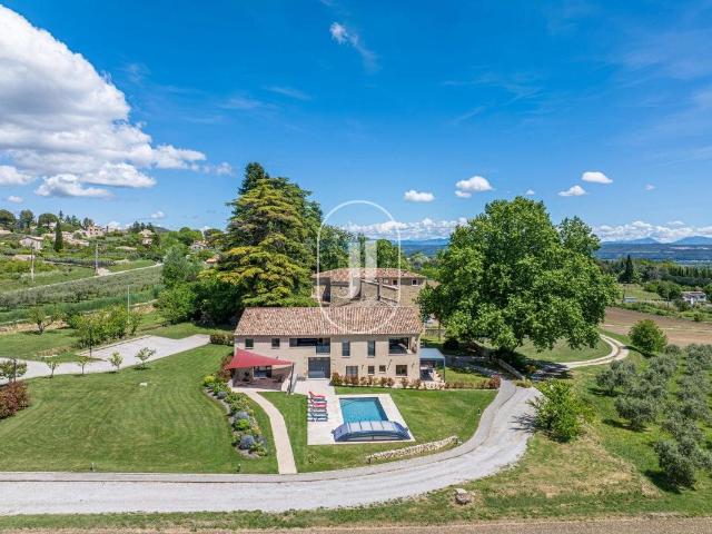 Bastide du XVIIIe siècle à vendre restaurée et corps de ferm. 900m² Manosque