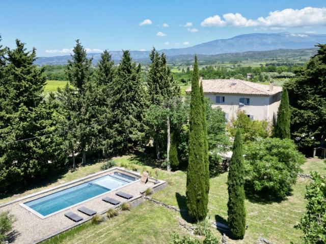 Bastide du XIXème siècle avec vues panoramiques 345m² Mazan