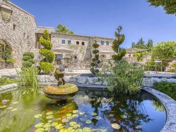Bastide du 17ème siècle rénovée Grignan 760m² Grignan